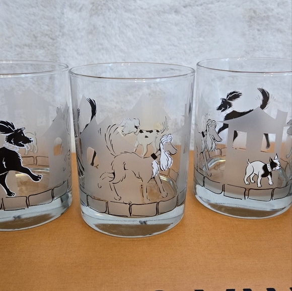 Set of 4 glasses with whimsical dogs - Picture 5 of 7